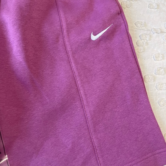 Nike Loose Fit High Rise Shorts - Picture 3 of 4